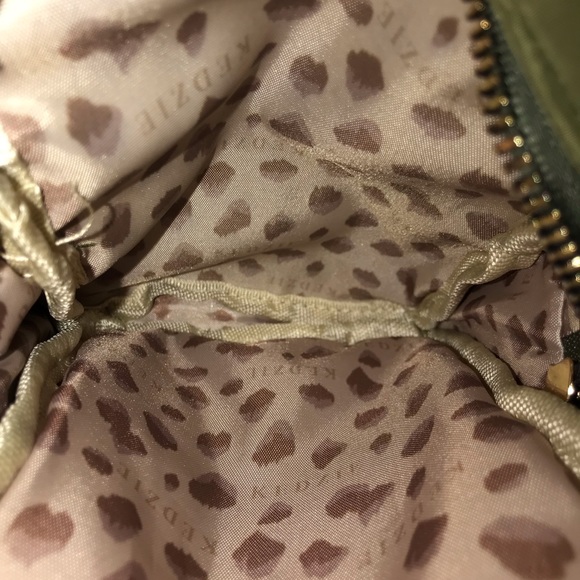 KEDZIE Crosstown
Zipper Bags. 2 for the price of 1 - Picture 6 of 13